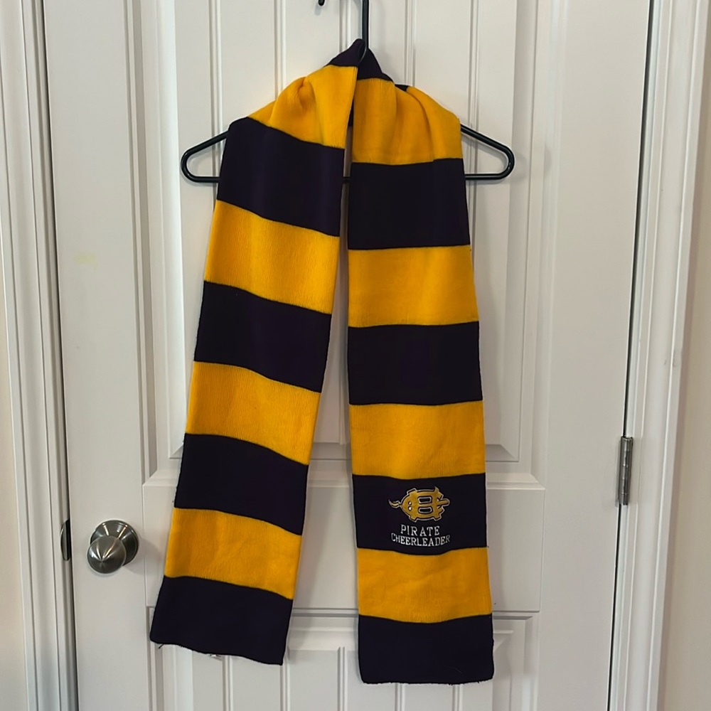 ECU cheerleaders scarf
